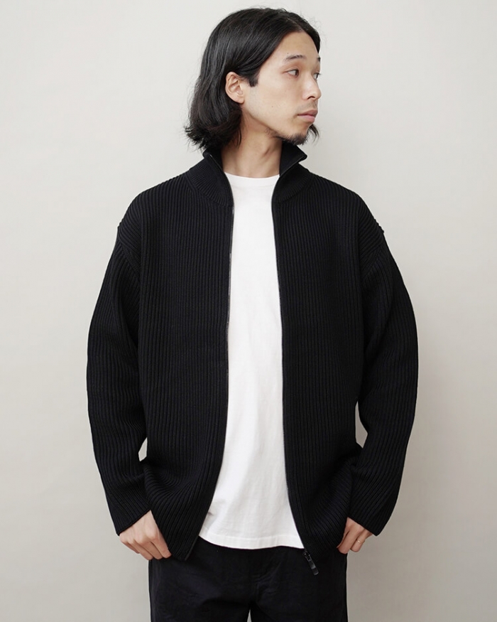 BATONERデザイナー奥山氏が解説 / 特別仕様のドライバーズニット