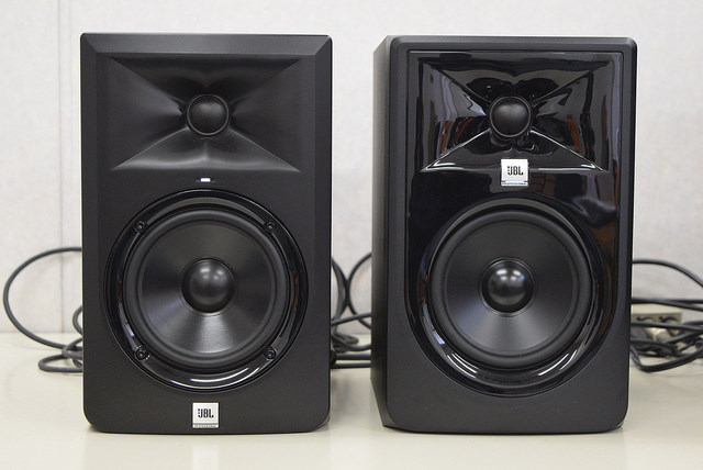 JBLの魔法のスピーカーが進化を遂げた!?DTM用モニタースピーカーに最適