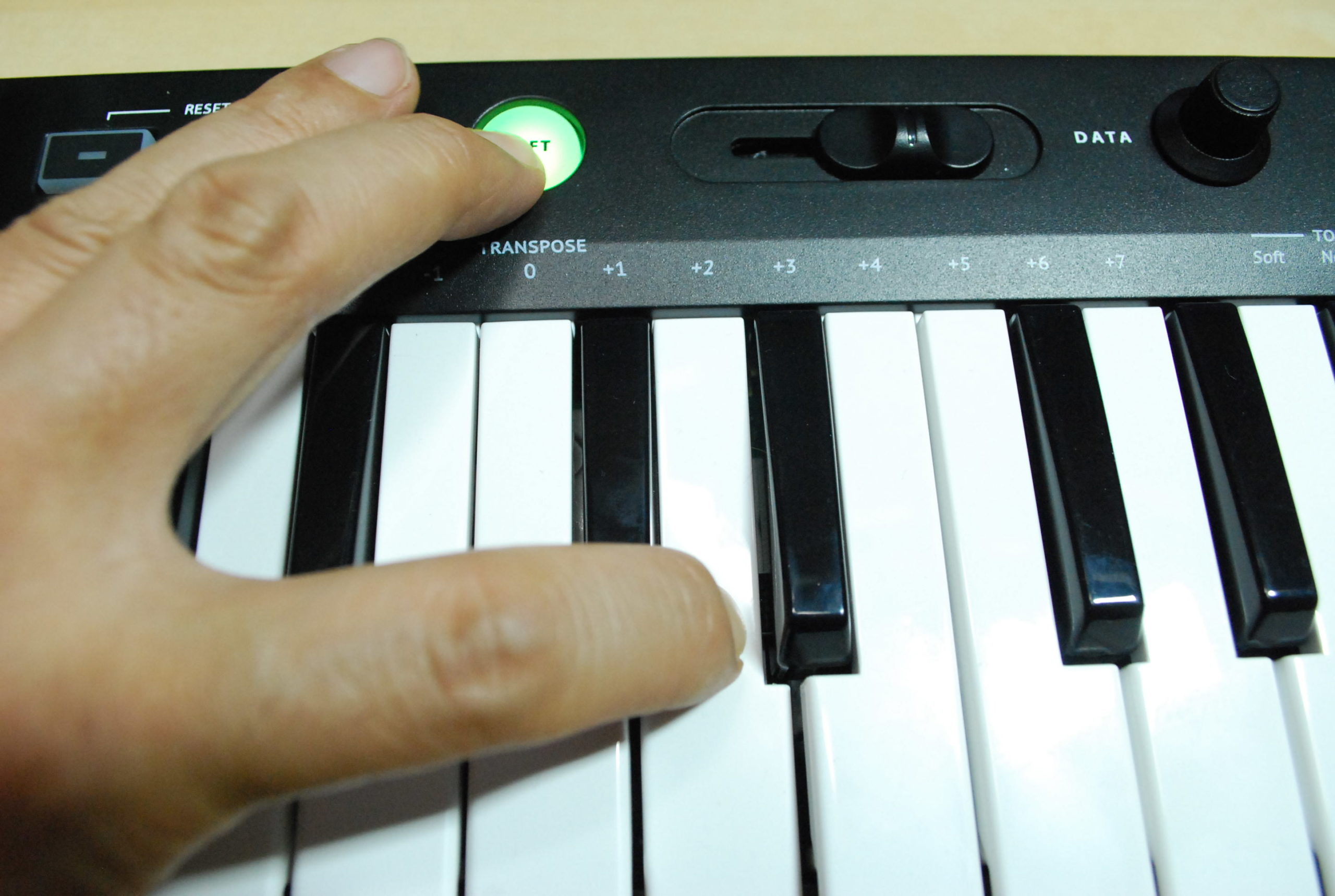 ドイツの老舗メーカー、Miditechが日本上陸。GM音源内蔵で電池でも動作