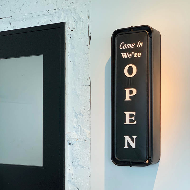 DULTON ONLINE SHOP | WALL MOUNT SPINNER SIGN OPEN-CLOSED BLACK