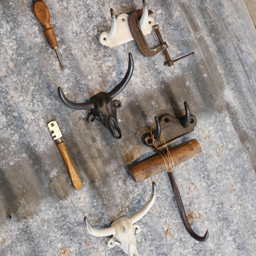 DULTON ONLINE SHOP | BULL SKULL HOOK C.IVORY(CLASSIC IVORY