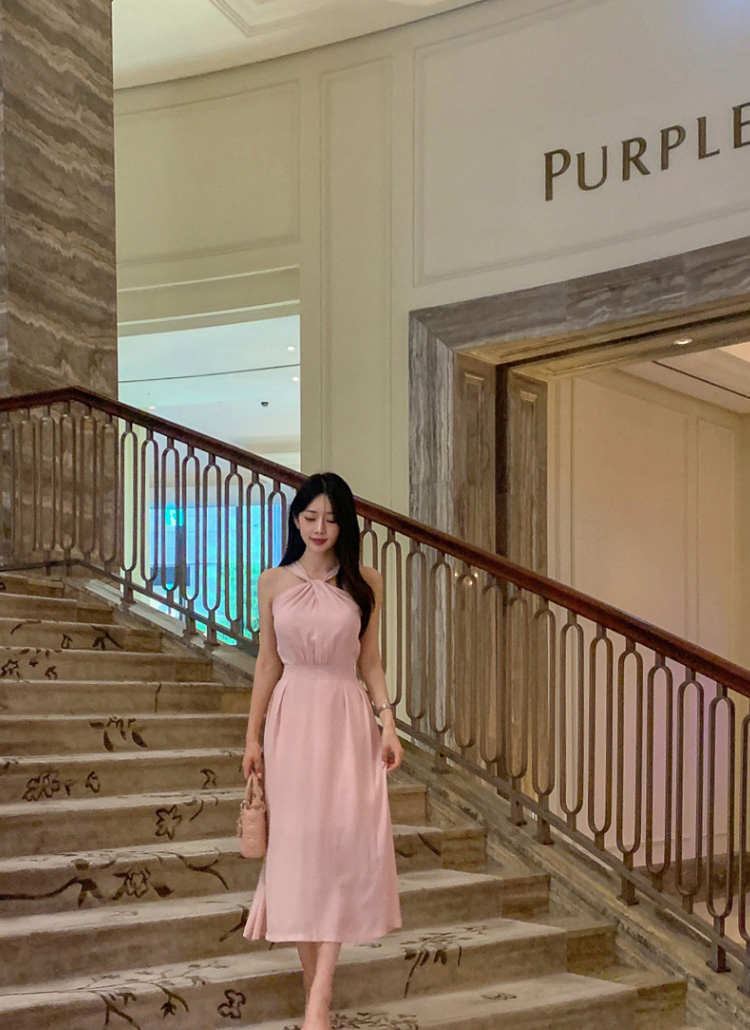 ツイストホルターネックノースリワンピース | レディースファッション