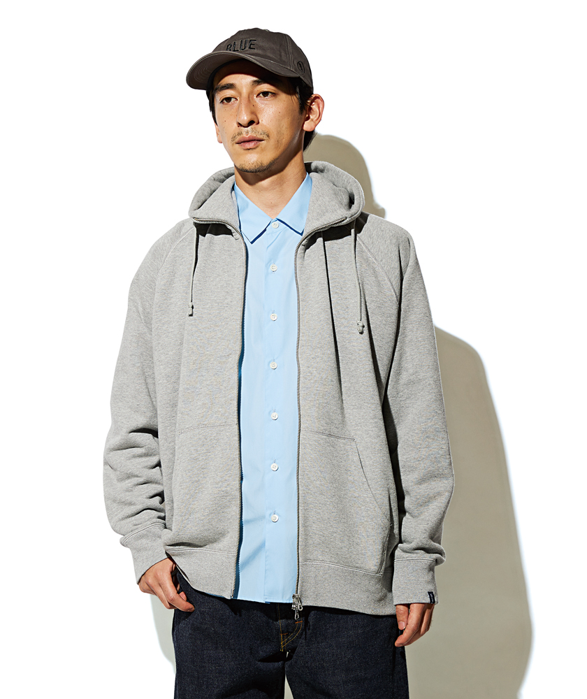 重ね着しやすい！という秋冬向きの効能もあり。ループウィラーのジップ