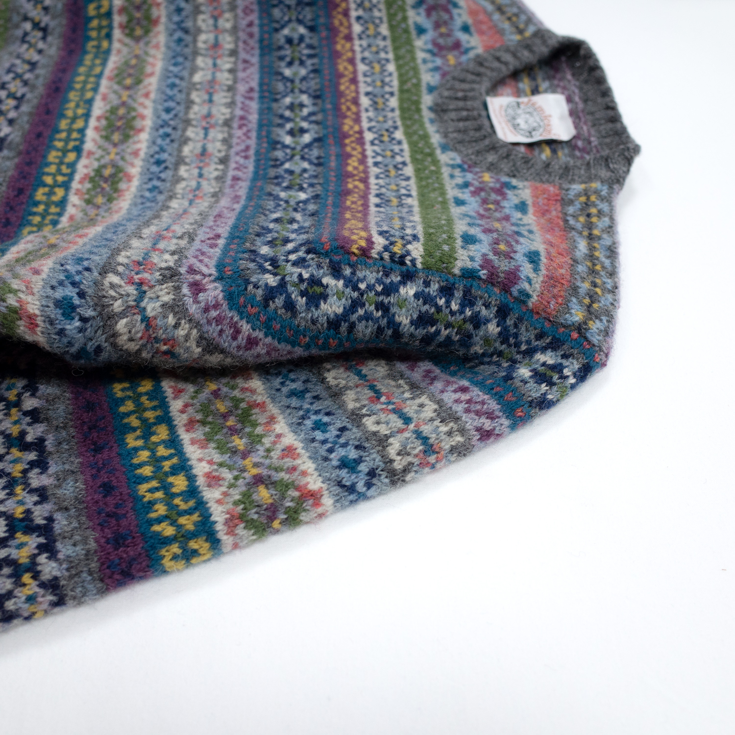 伝統と斬新が混ざりあう美しいフェアアイルセーター・ジャミーソンズ