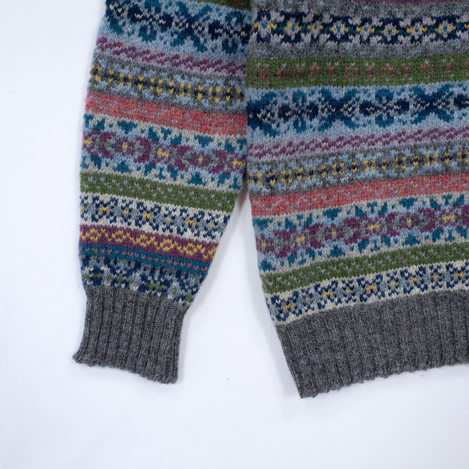 伝統と斬新が混ざりあう美しいフェアアイルセーター・ジャミーソンズ