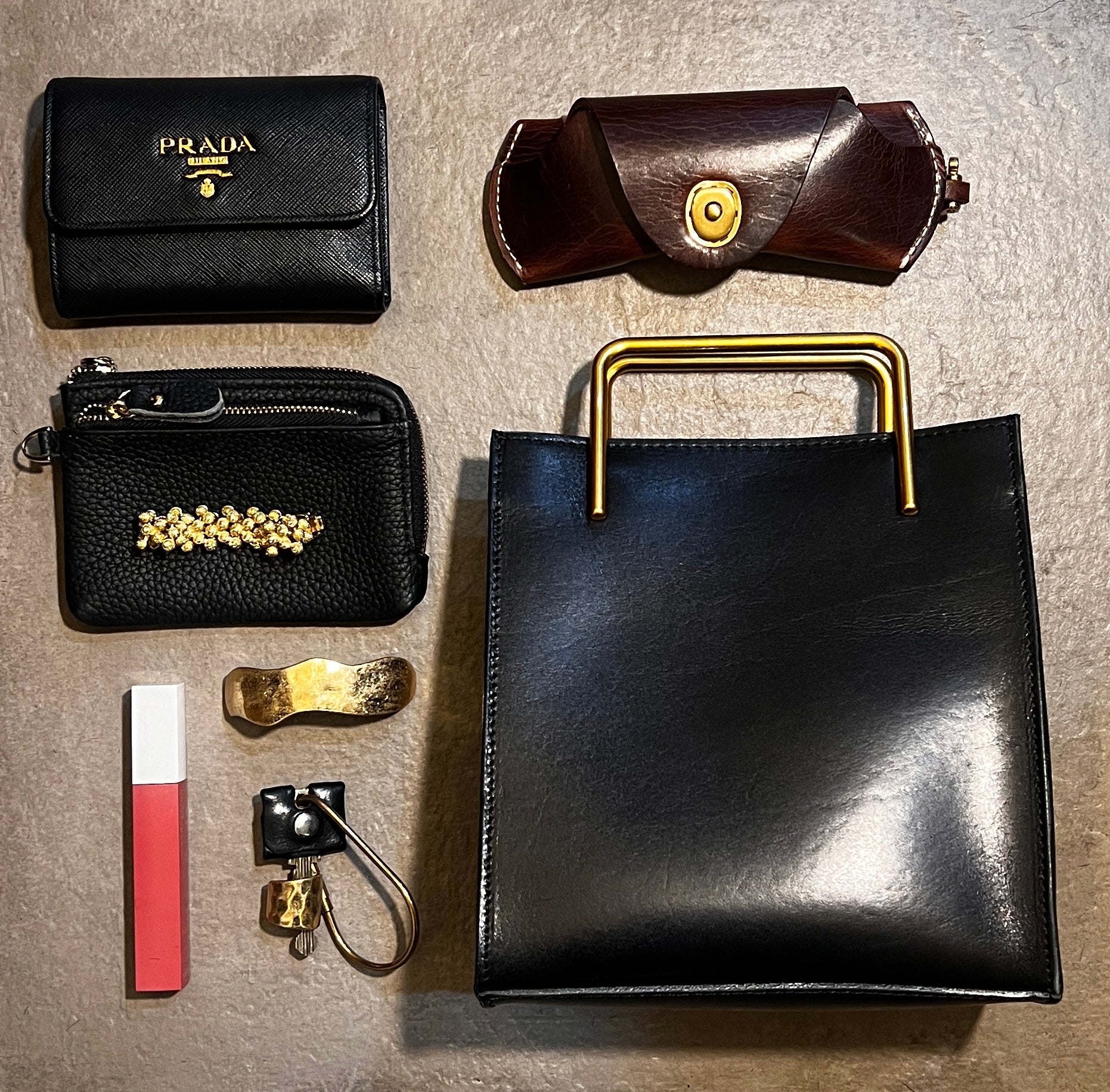 予約商品／🎁プレゼント付き】人気No.1✨ BLACK｜gold handle bag