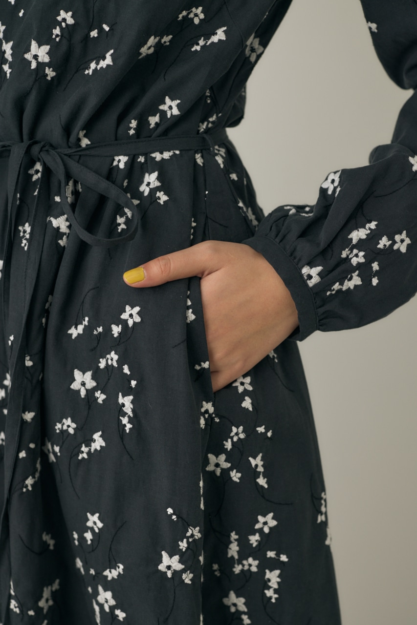 M_ | 花柄刺繍ワンピース (ワンピース(ミニ・ミディアム） ) |SHEL