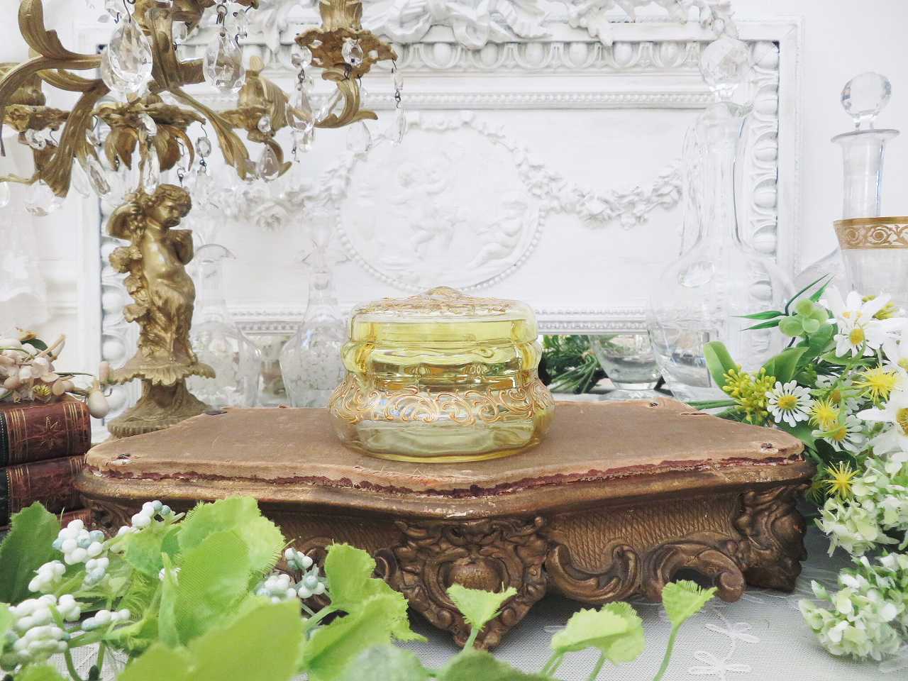 エナメル金彩 クリスタルガラスのボンボニエール - 薔薇と天使の