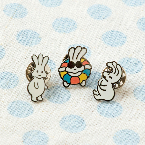 バムとケロ おじぎちゃんピンバッヂ | 絵本ナビ | グッズ・通販