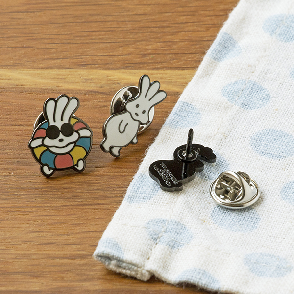 バムとケロ おじぎちゃんピンバッヂ | 絵本ナビ | グッズ・通販