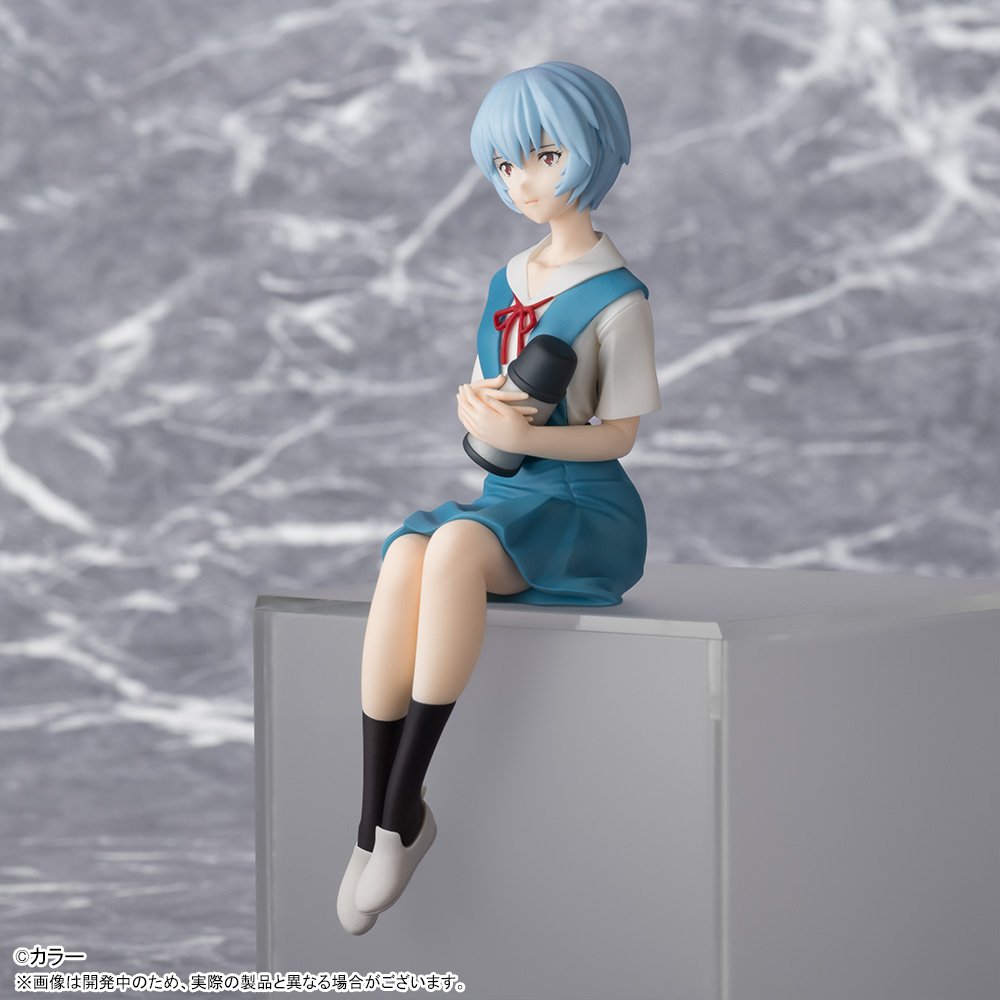 エヴァンゲリオンシリーズから「綾波レイ」の“ちょこのせ”フィギュアが