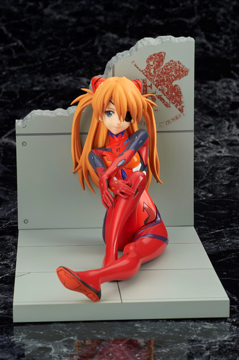 シン・エヴァンゲリオン劇場版』より、魅力的なプラグスーツ姿のアスカ