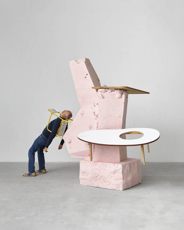 ONE MINUTE SCULPTURES | Erwin Wurm