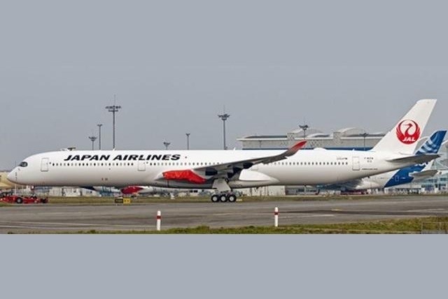 JAL Japan Airlines Airbus A350-1000 JA01WJ With Stand Aviation200