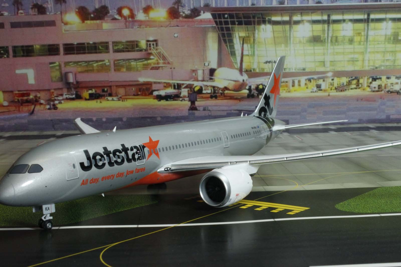 SALE! JetStar Boeing Dreamliner B787-8 VH-VKA Phoenix 2001 Scale 1