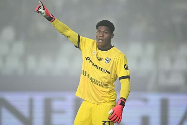 まさに最後の砦｣鈴木彩艶、現地メディアからの評価は？ 7試合連続の