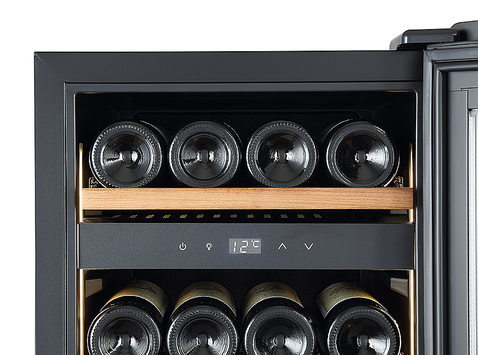 品質とデザインに優れた小型家庭用ワインセラー エッセンシャル FJE