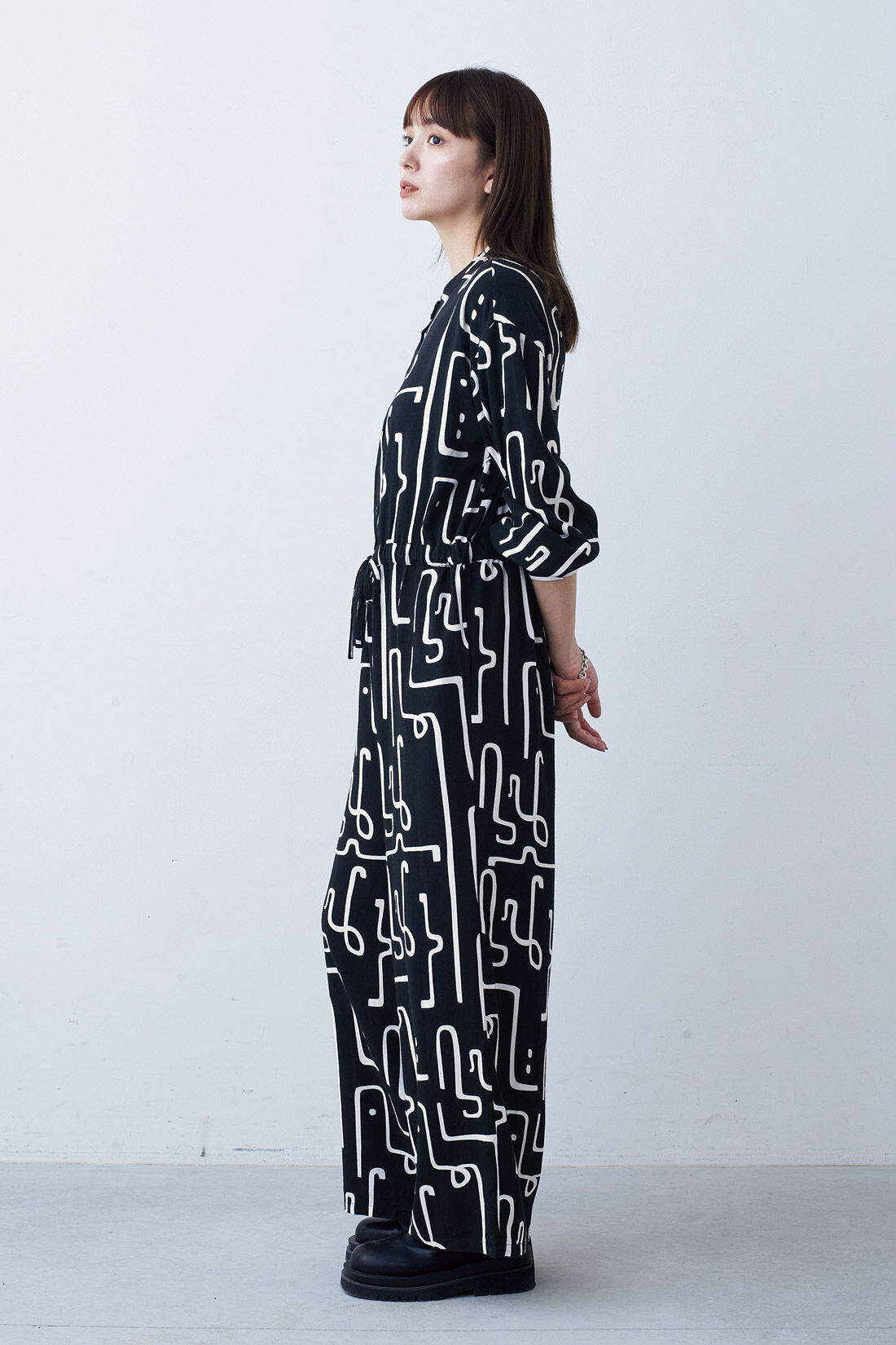 幾何学柄のオールインワン〈ブラック〉｜フェリシモファッション
