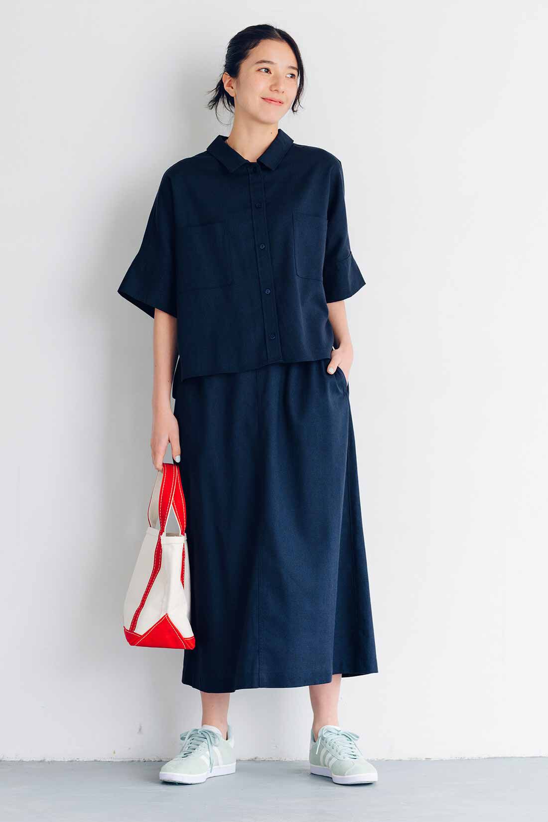 リブ イン コンフォート くぼっち☆とコラボ 麻混素材のシャツ