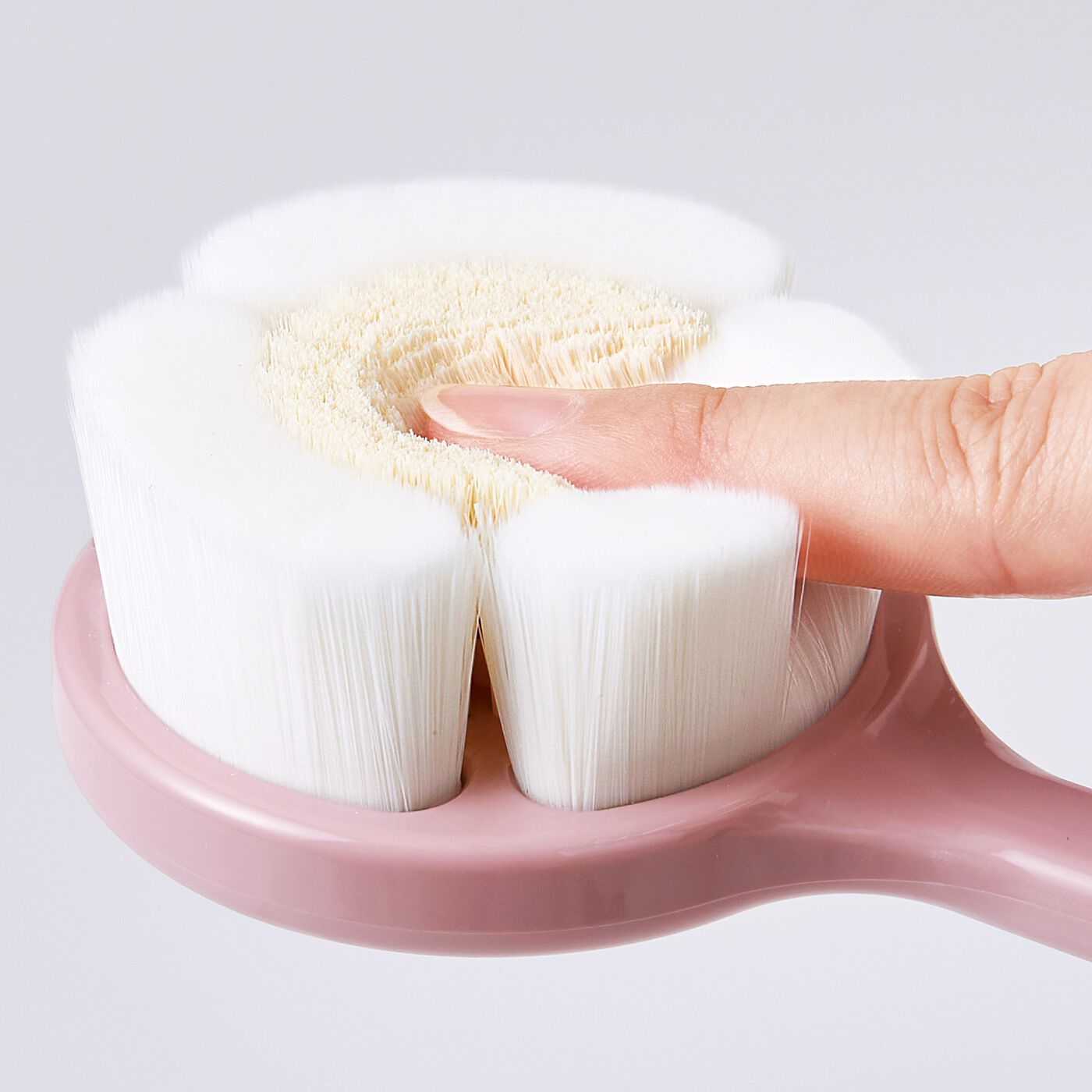 極細毛先で汚れにとどく 肌当たりもっちり国産ボディーブラシ〈ローズ