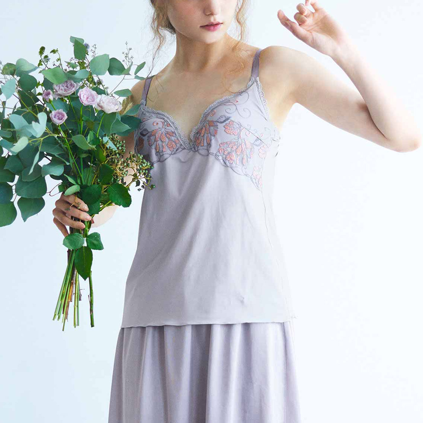 豊かな実りと時間をまとう 気品に満ちたブラキャミソール〈静謐