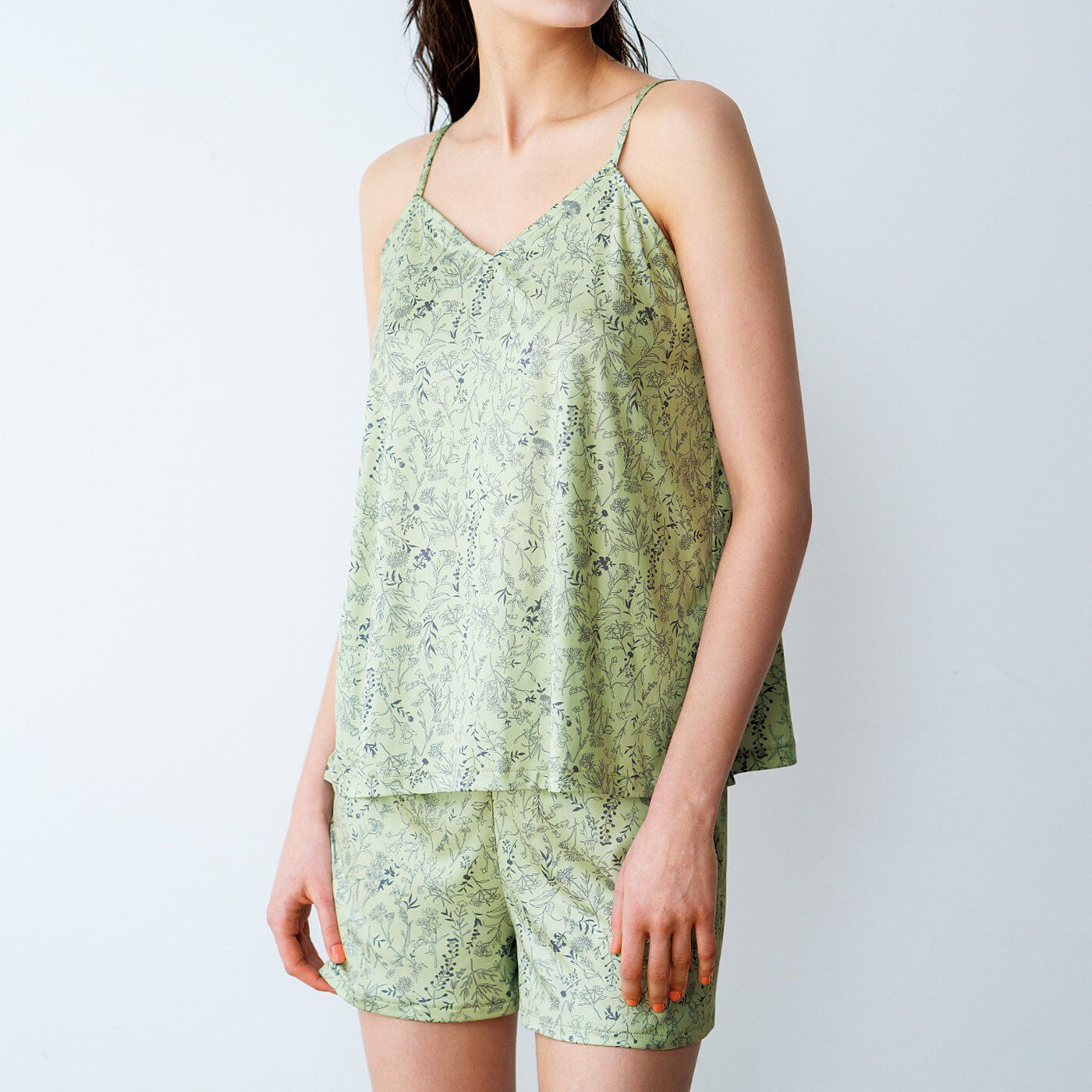 野風にそよぐ草花をまとう 繊細植物柄のキャミソール＆パンツ〈セージ