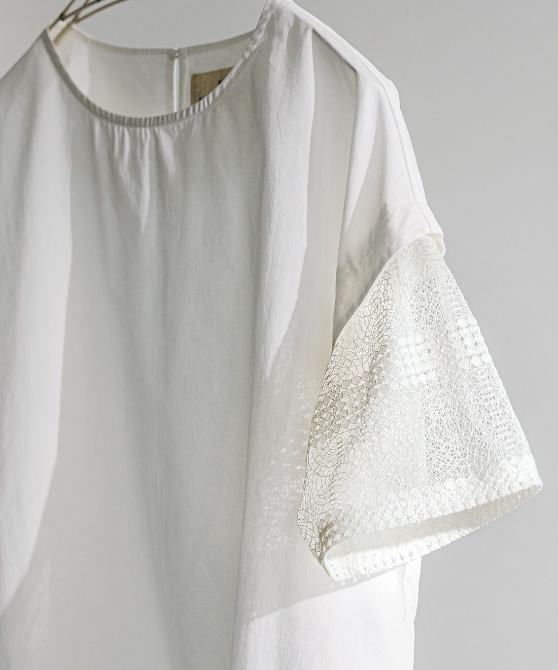 サニークラウズ レース袖の白魔女トップス〈レディース〉｜Sunny