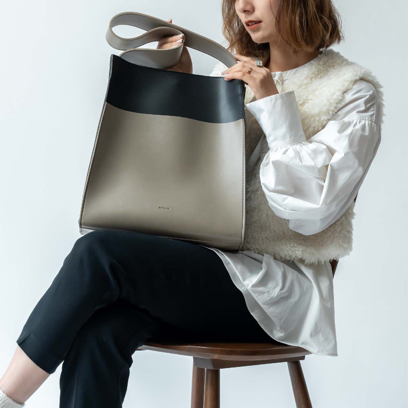 Rename 上品な質感のフェイクレザーショルダーバッグ｜FELISSIMO