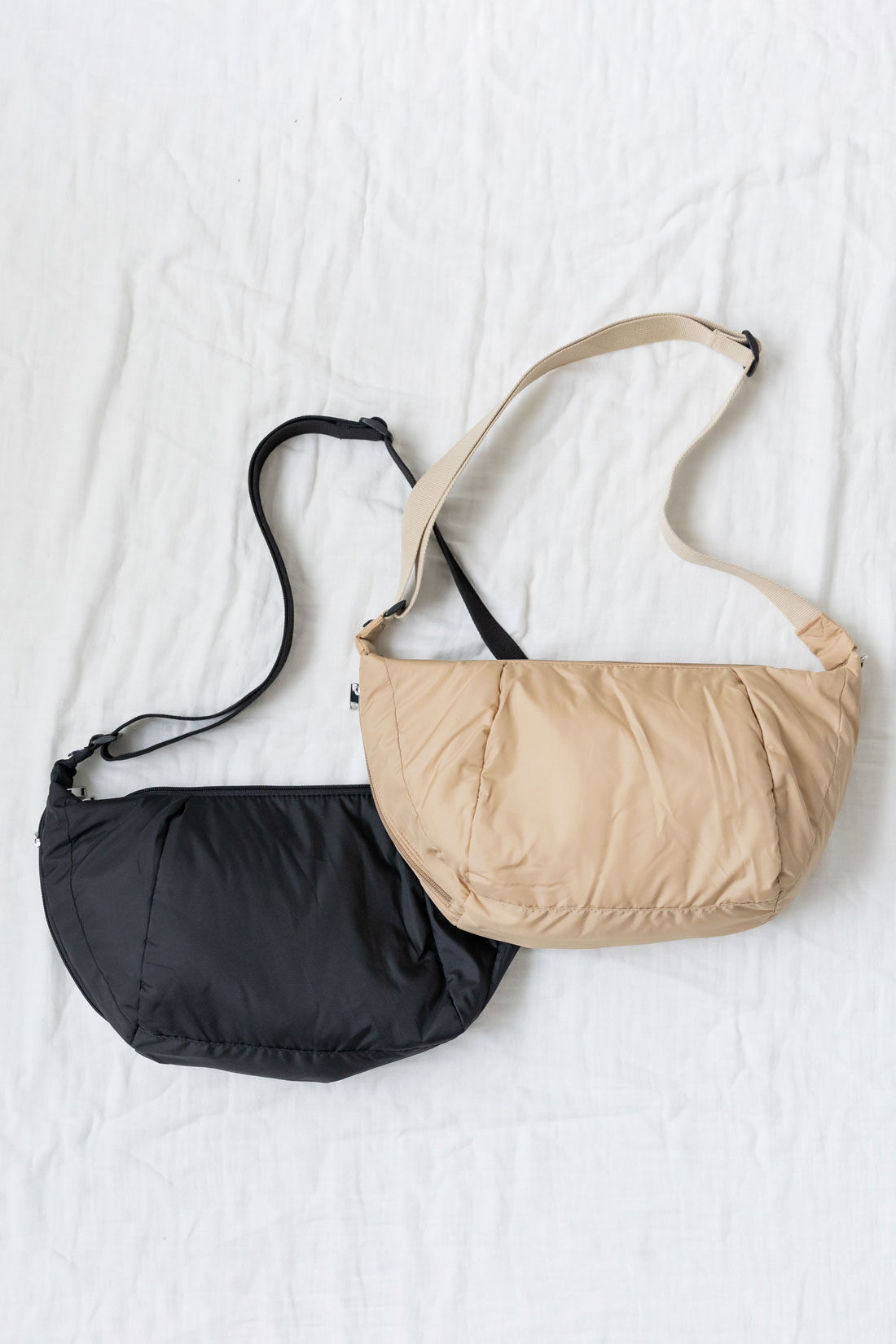 Mama select］からだに沿う 二部屋仕様のやわらかショルダーバッグ