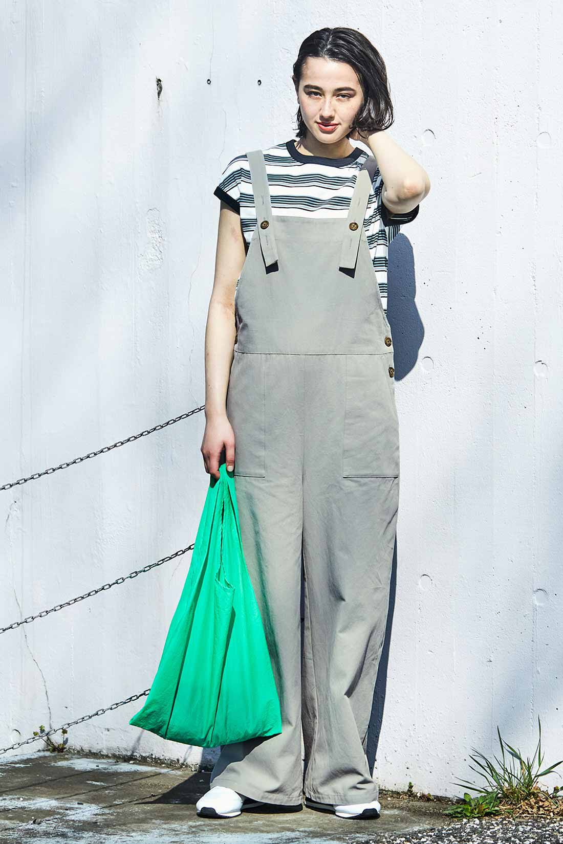 THREE FIFTY STANDARD バックデザインオーバーオール〈ライトグレー