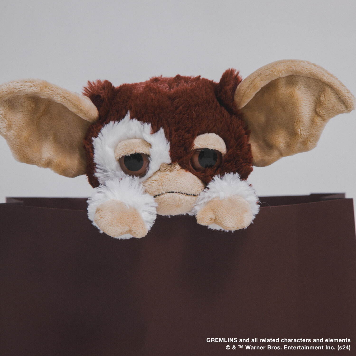 ニキ×映画『グレムリン』“ふわもこ×茶白”ギズモのぬいぐるみ、アーバン