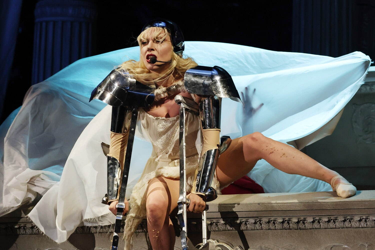 レディー・ガガ4年ぶり来日公演「ザ・メイヘム・ボール・ツアー」東京