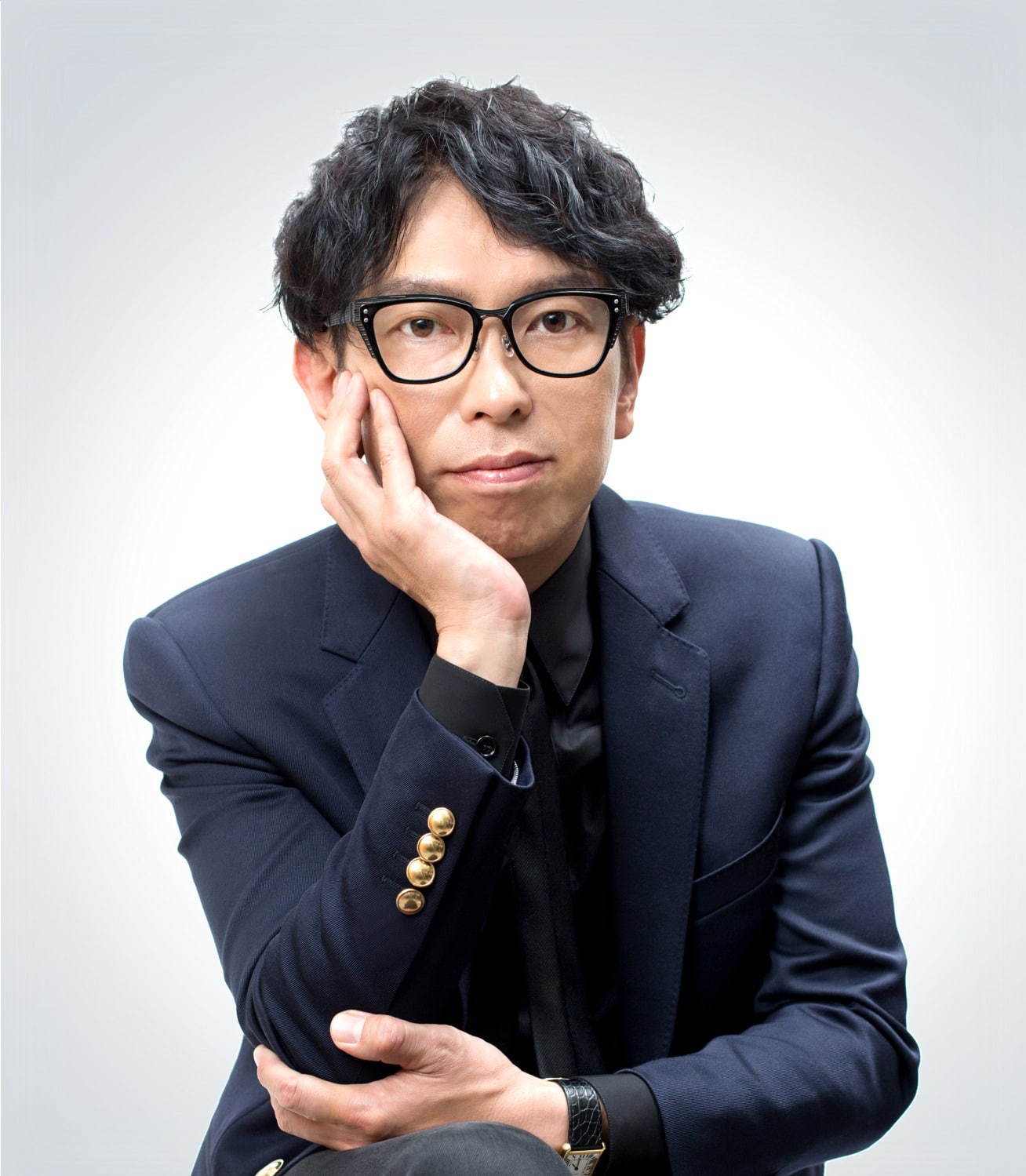 Zoff×ソマルタ・廣川玉枝のアイウェア“皮膚・骨”を表現したメガネ