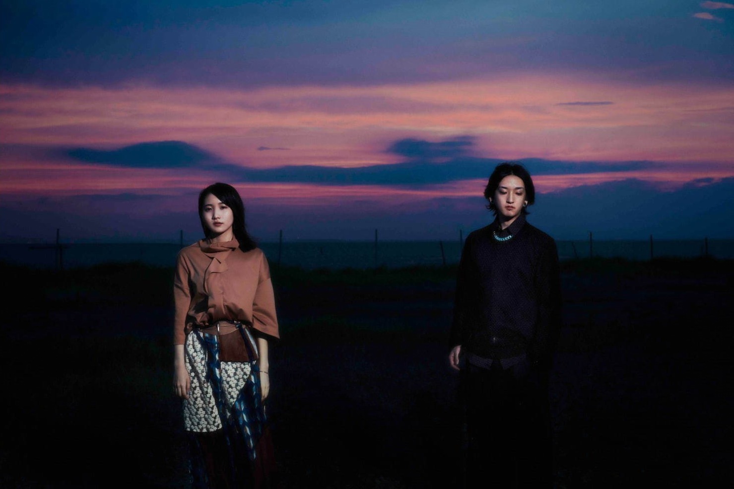 YOASOBIの1stEP「THE BOOK」自身初となるCD作品「夜に駆ける」など人気