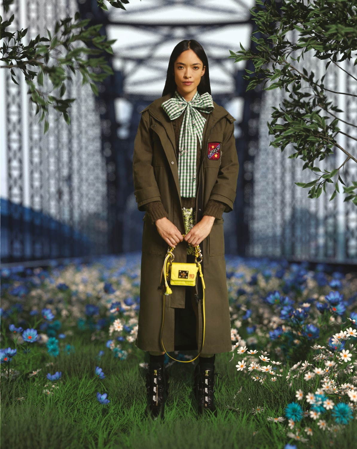 レッド ヴァレンティノから“リボン”が主役の新作ハンドルバッグ