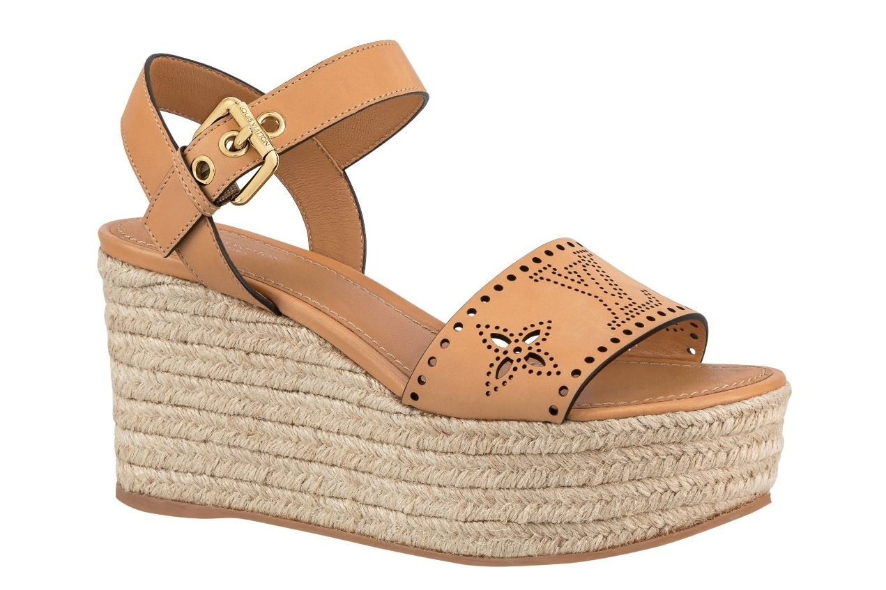 ルイ・ヴィトン“エスパドリーユ”着想のサンダル、LV イニシャル