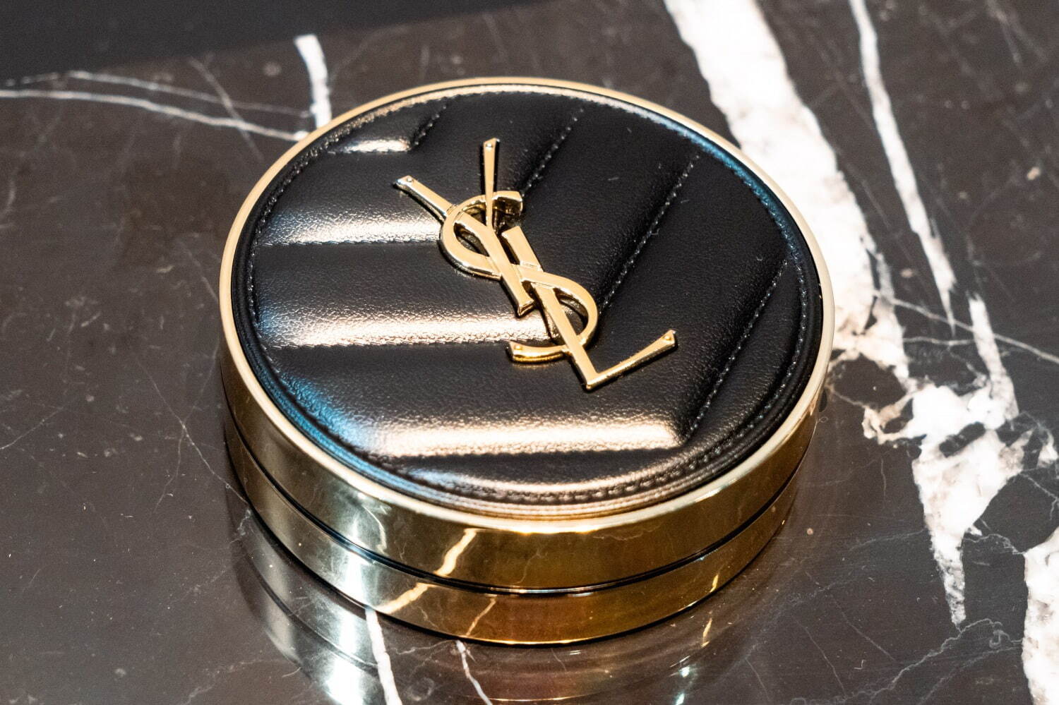 イヴ・サンローラン、名品クッションファンデ「アンクル ド ポー ル