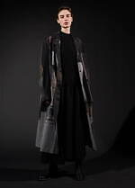 Y's 23年秋冬新作ウェア、パッチワーク風ロングコートや“リメイク風