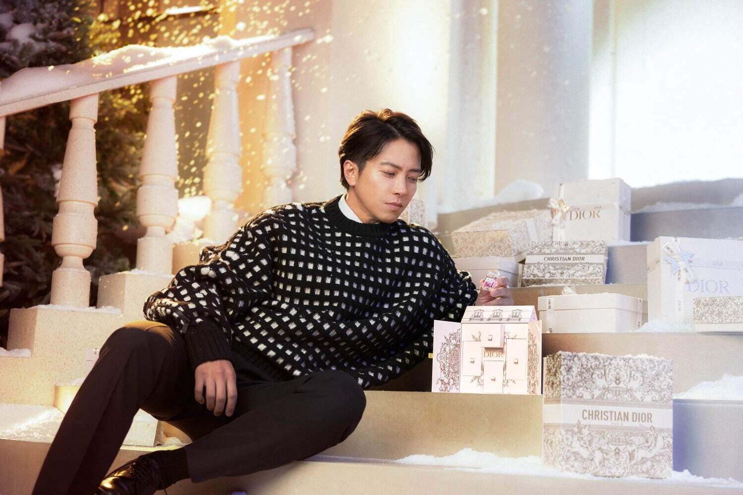 ディオール23年クリスマスコフレ、人気フレグランスや美容液など