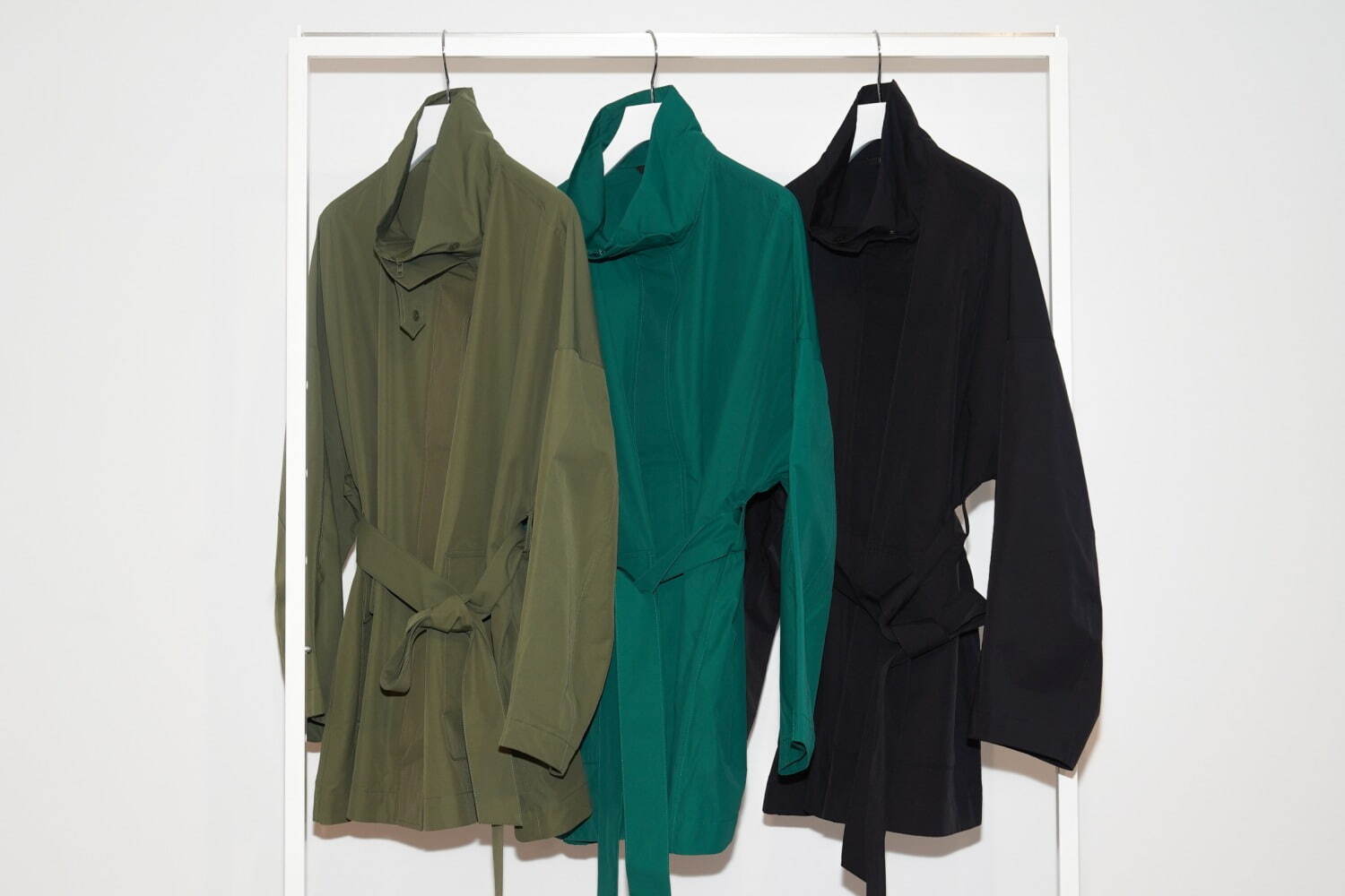 ユニクロ：シー」24年春おすすめアイテムは？定番トレンチコートから