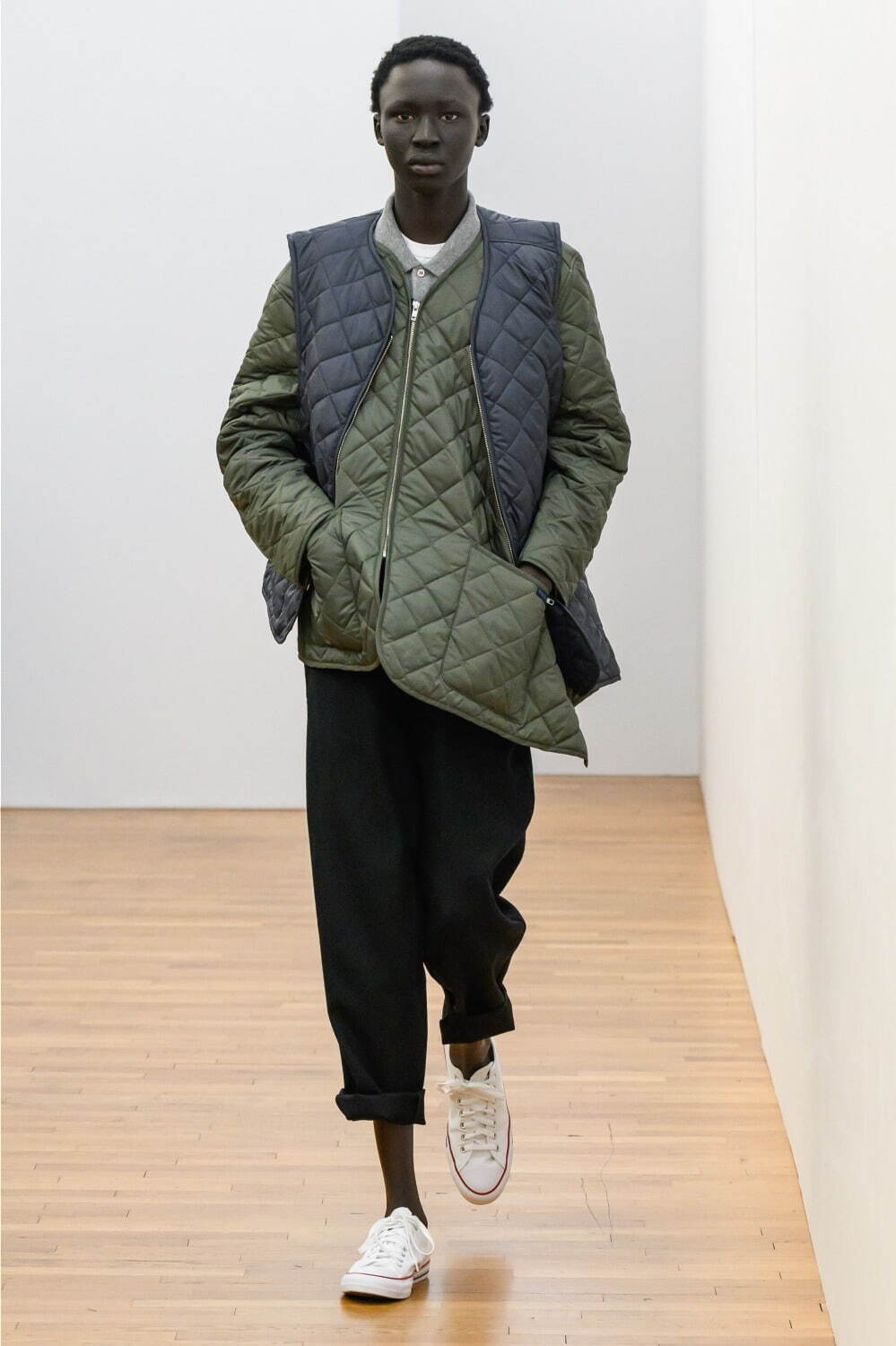 コム デ ギャルソン・シャツ 2024年秋冬メンズコレクション - 色彩の