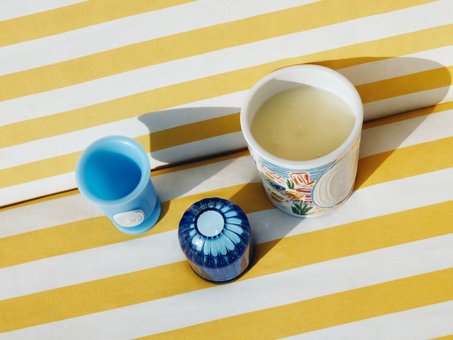 ディプティック24年夏、“古代の壺”風フラワーベースやブルーに輝く