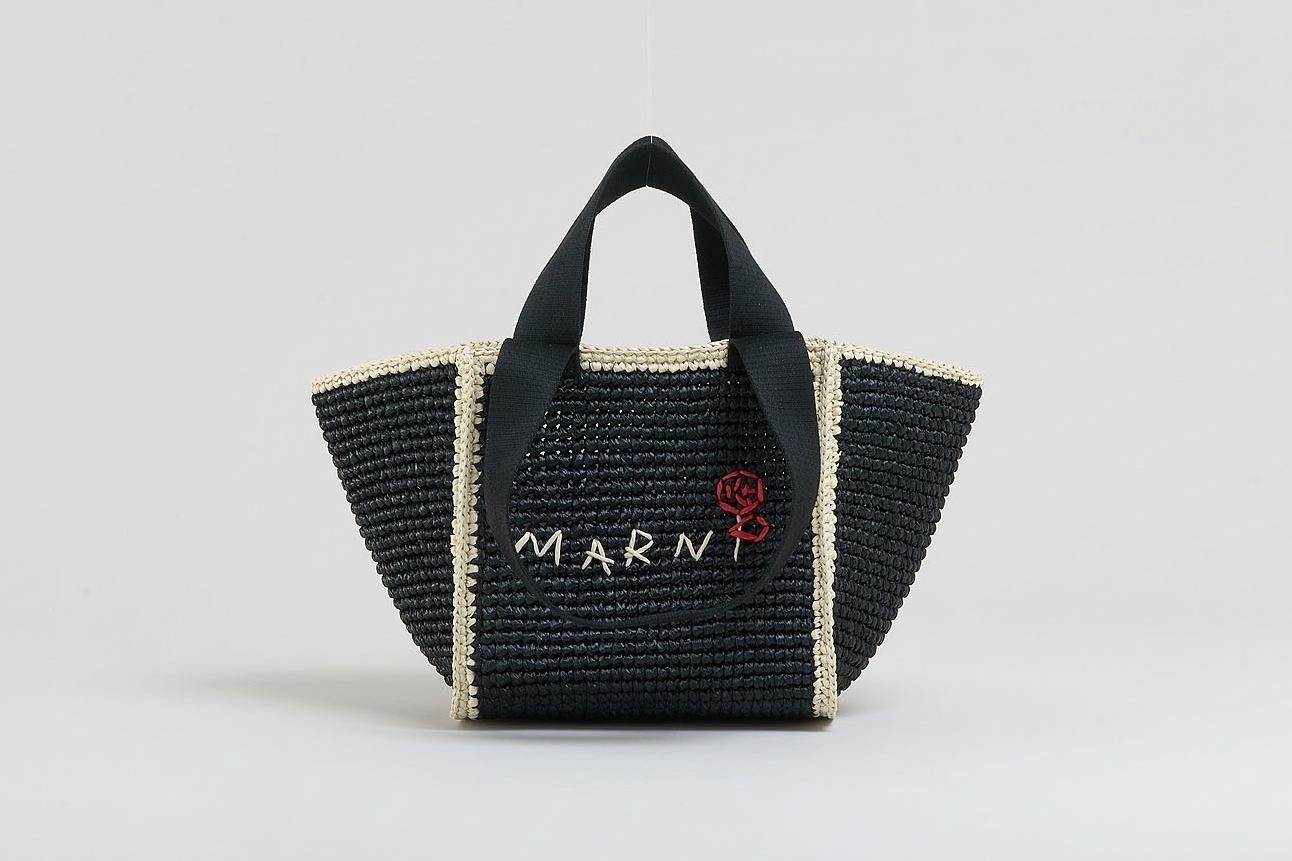 マルニの新作ウィメンズかごバッグ、“ハンドステッチ”風ブランドロゴ