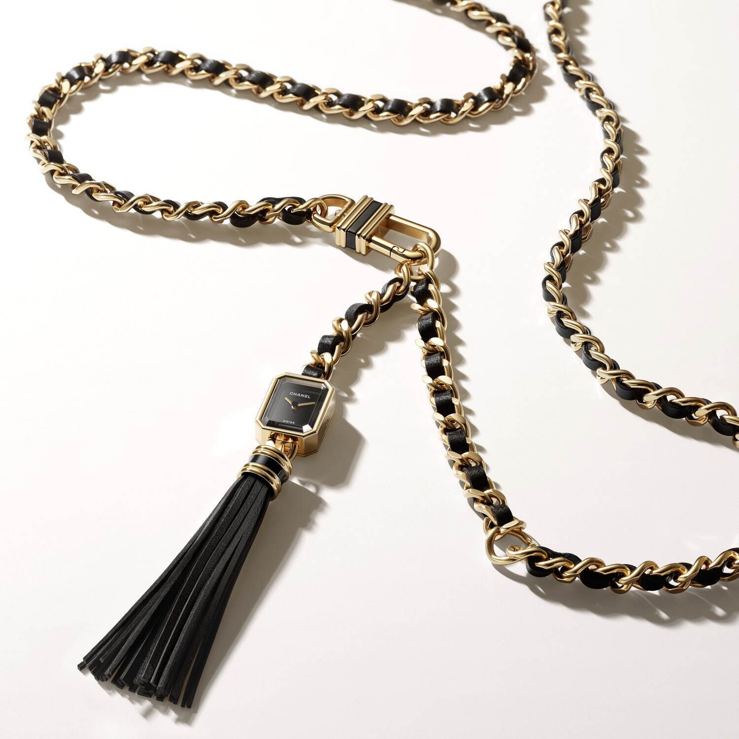 シャネル「プルミエール」ウォッチにベルトやカフ ブレスレット型の