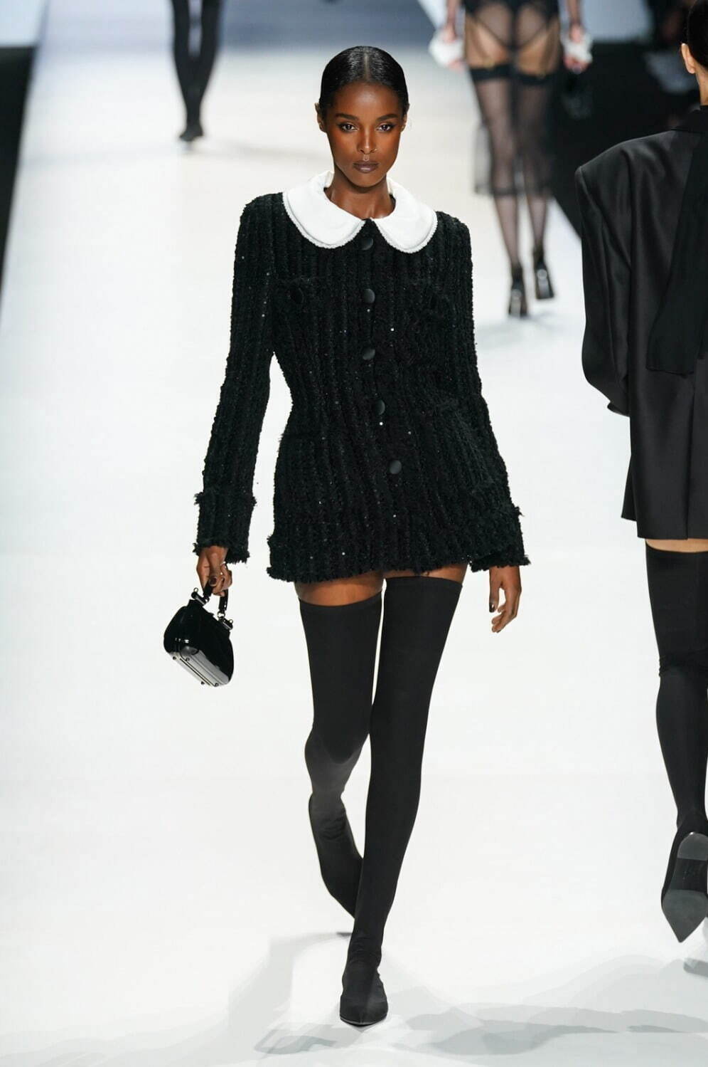 ドルチェ＆ガッバーナ“黒×白”の24年春夏ミニドレス、クラシカルな丸襟