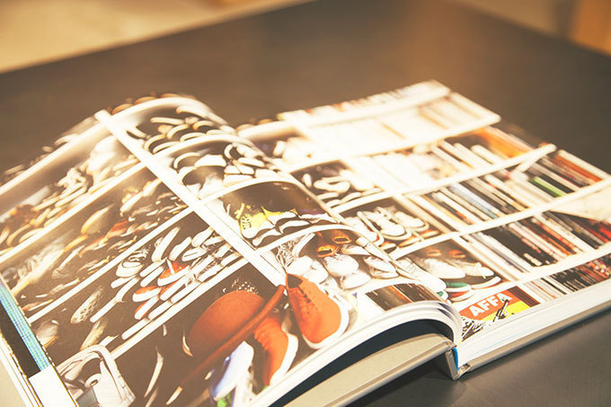 マーク ジェイコブスの本屋「BOOKMARC」、藤原ヒロシ初のサイン入り