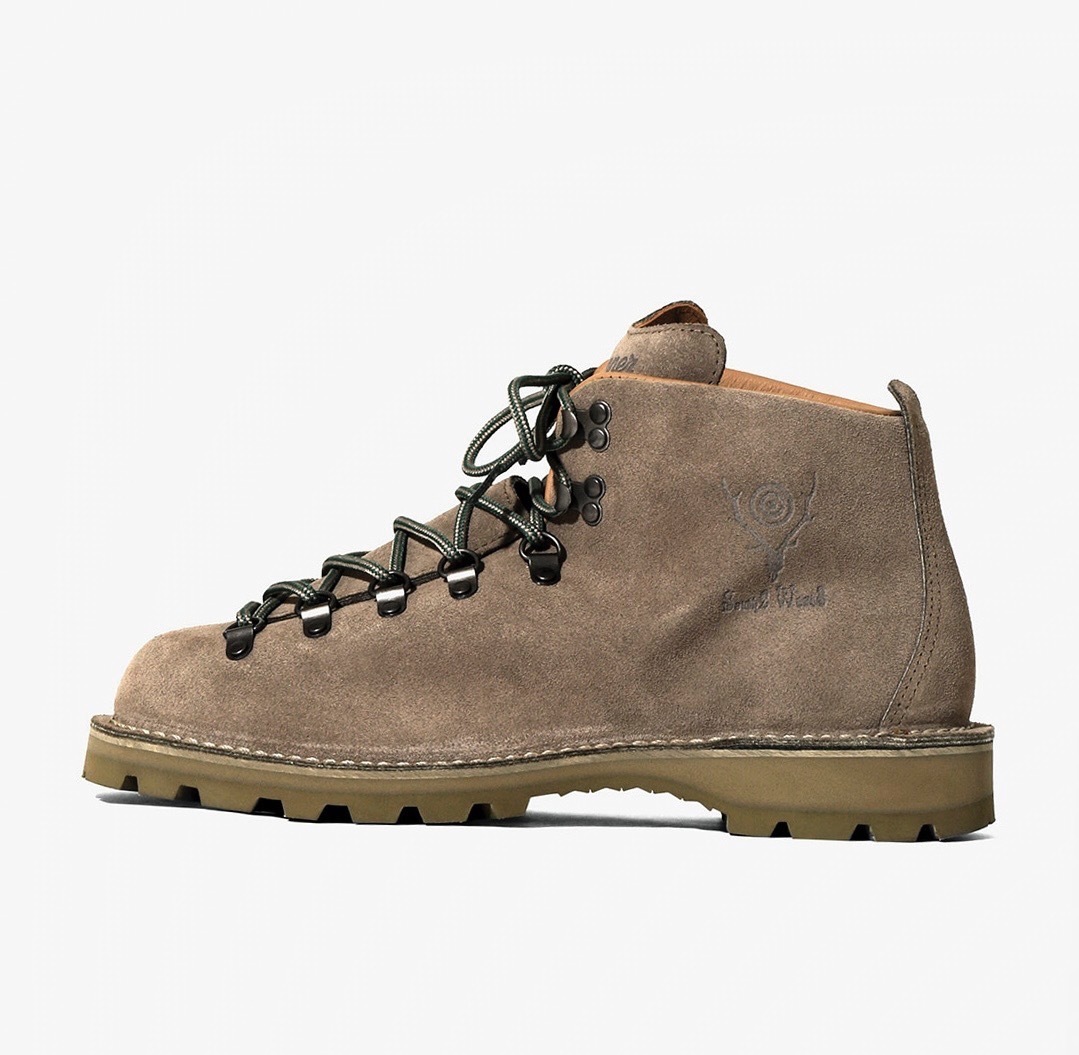 ダナーのメンズブーツ「マウンテンライト」オイルドスエードで、サウス