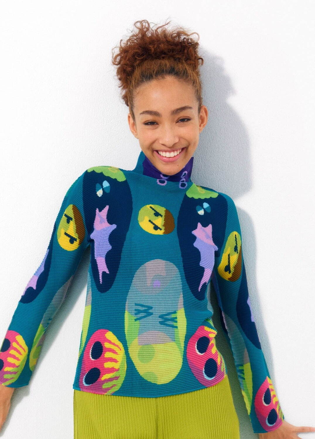 ミー イッセイ ミヤケ、喜怒哀楽などの“表情”を柄にしたクルーネック