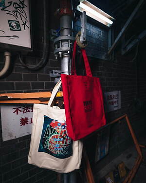 ナナナナ×『AKIRA』のコラボウェア＆トートバッグ、大友克洋の描き