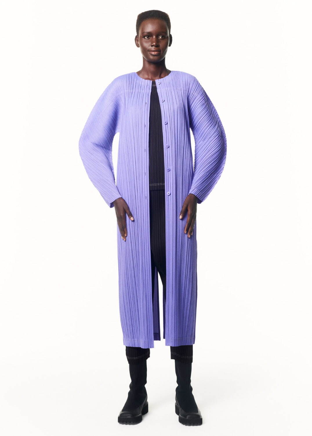 プリーツ プリーズ イッセイ ミヤケ新作ウェア、“宇宙風景”の